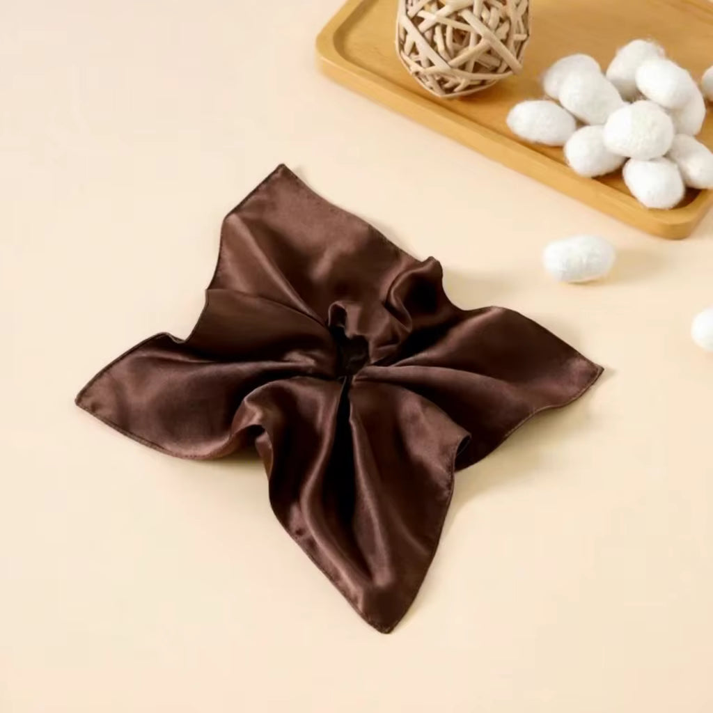 16 Momme Geometric Diamond Silk Scrunchie